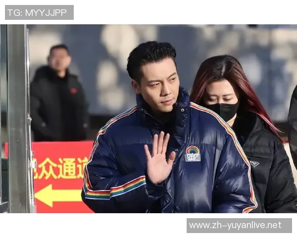 足球明星陈伟霆的传奇之路与球场背后的故事揭秘